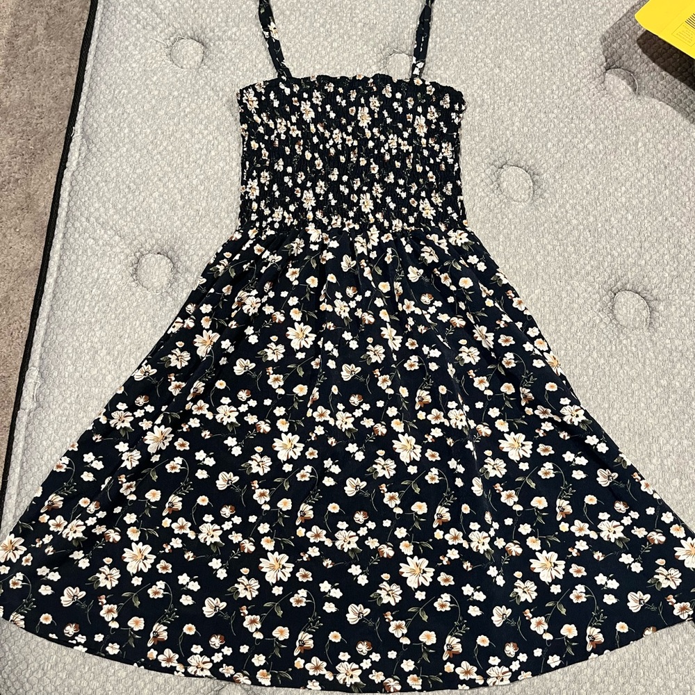 ROMWE Navy Floral Smocked Top